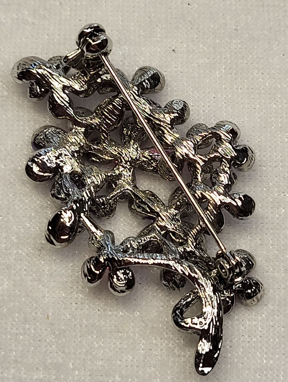 Vintage-style Floral Cluster Brooch / Pin - Picture 2 of 3